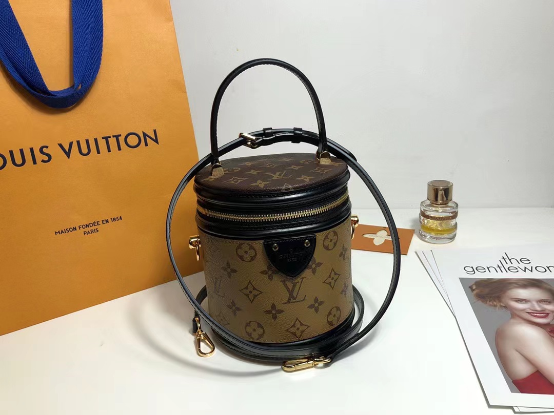 [TOP] Louis Vuitton LV Giant Monogram Vanity Bag 15.0x 17.0x 15.0 CM