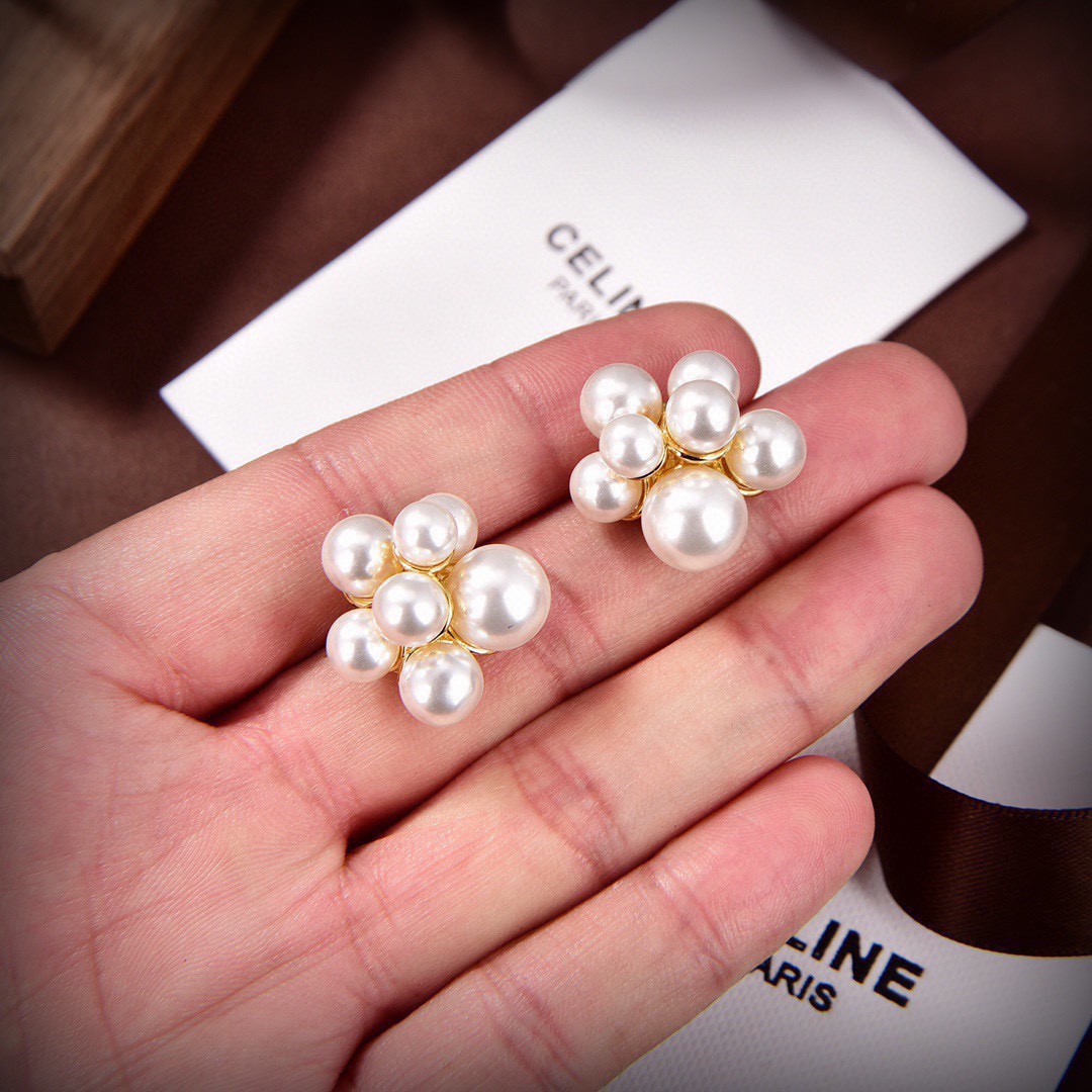 [TOP] CELINE Pearl Earrings - Gold