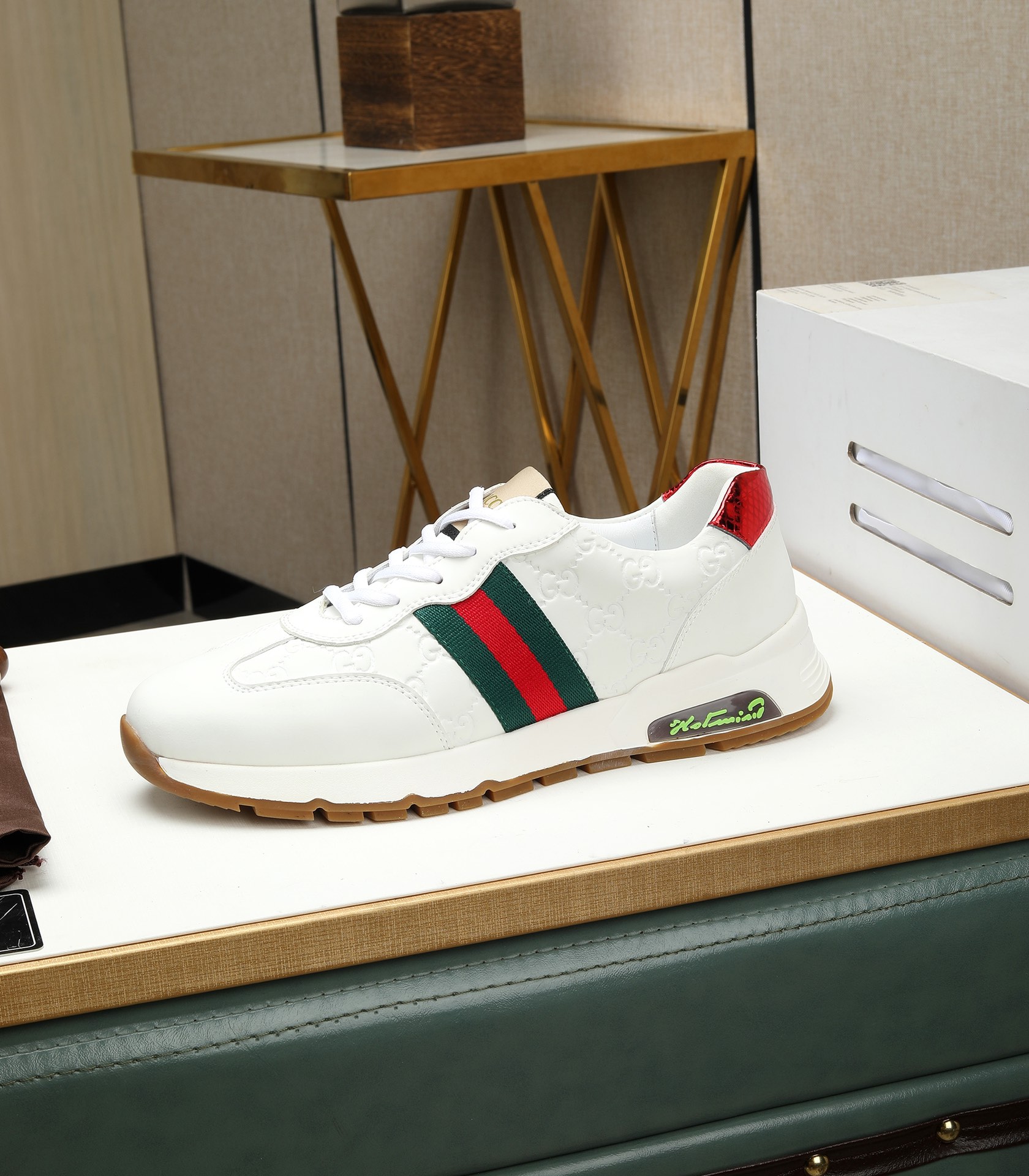 [TOP] GUCCI The Latest Couple's Sneakers - White