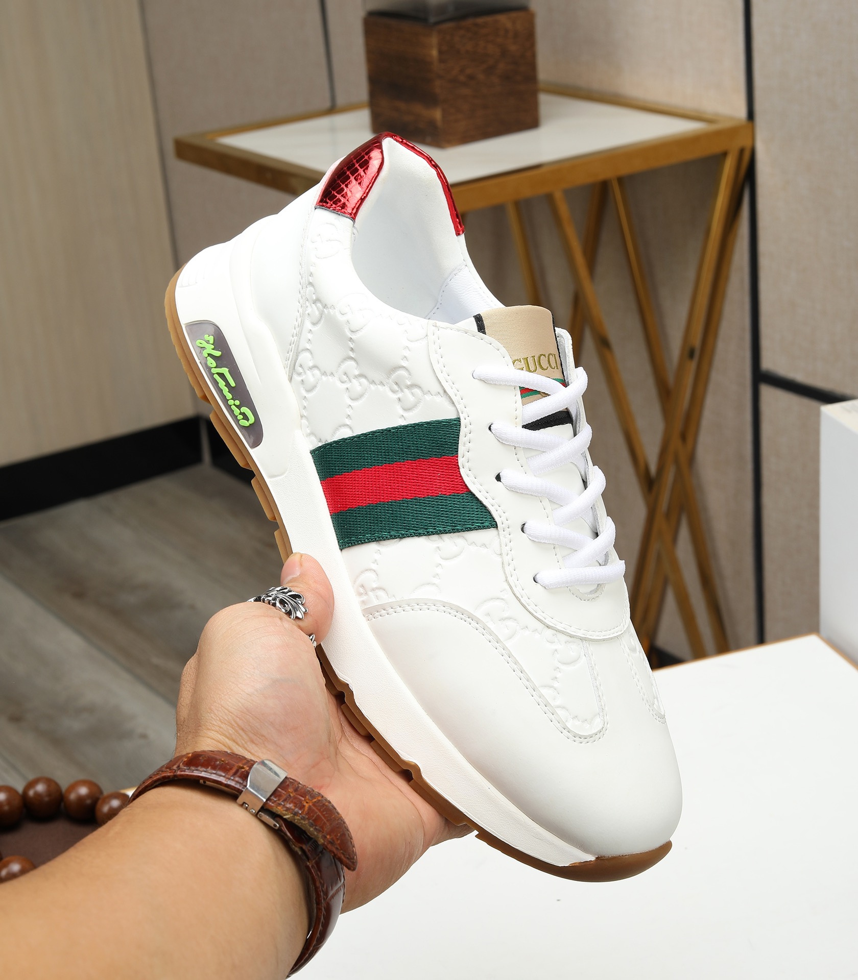 [TOP] GUCCI The Latest Couple's Sneakers - White