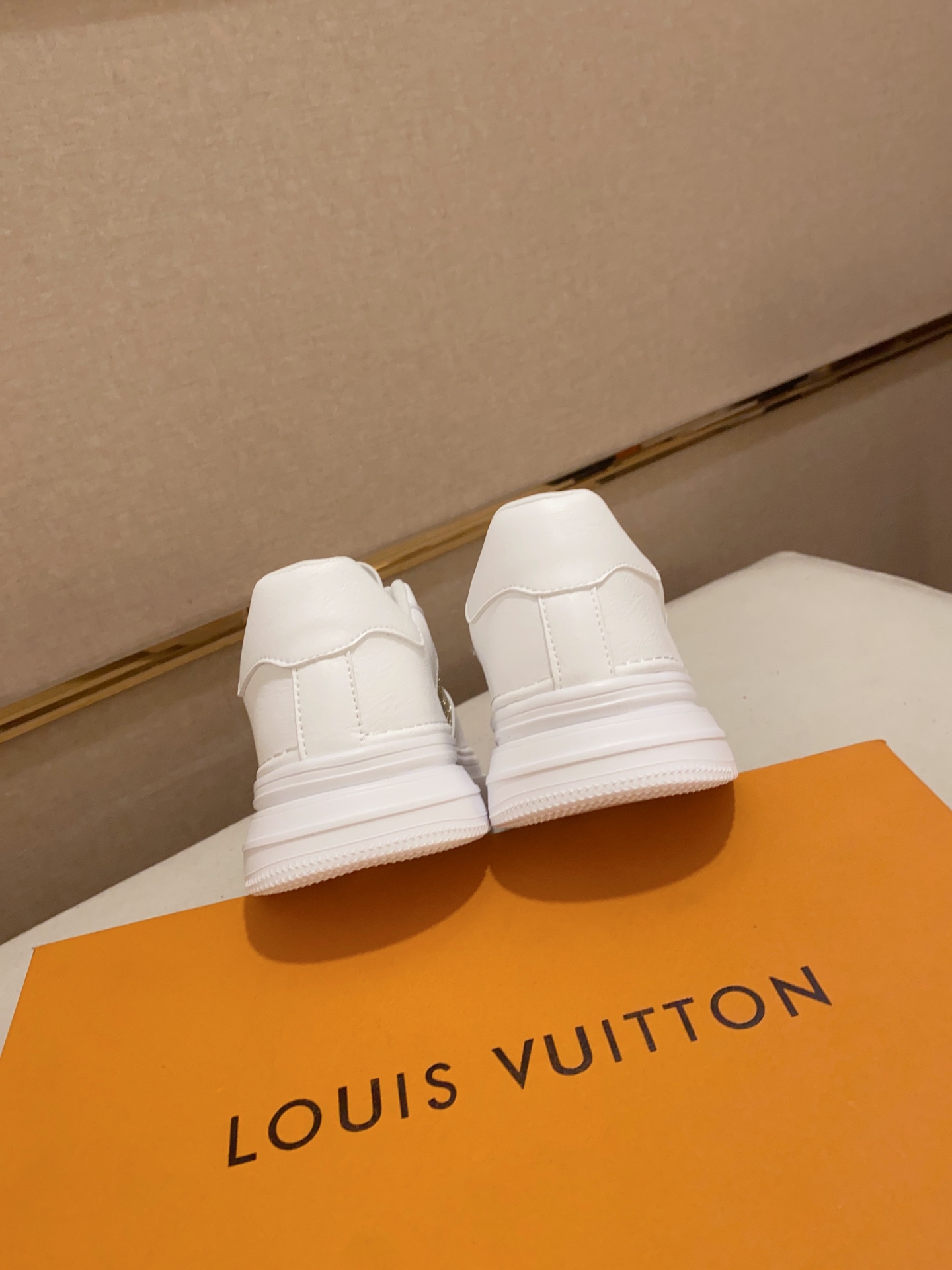 [TOP] Louis Vuitton LV Comfortable And Breathable Casual Shoes - Gold