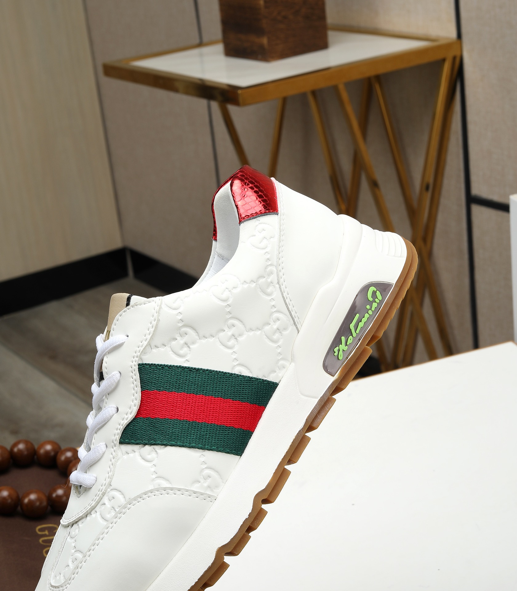 [TOP] GUCCI The Latest Couple's Sneakers - White