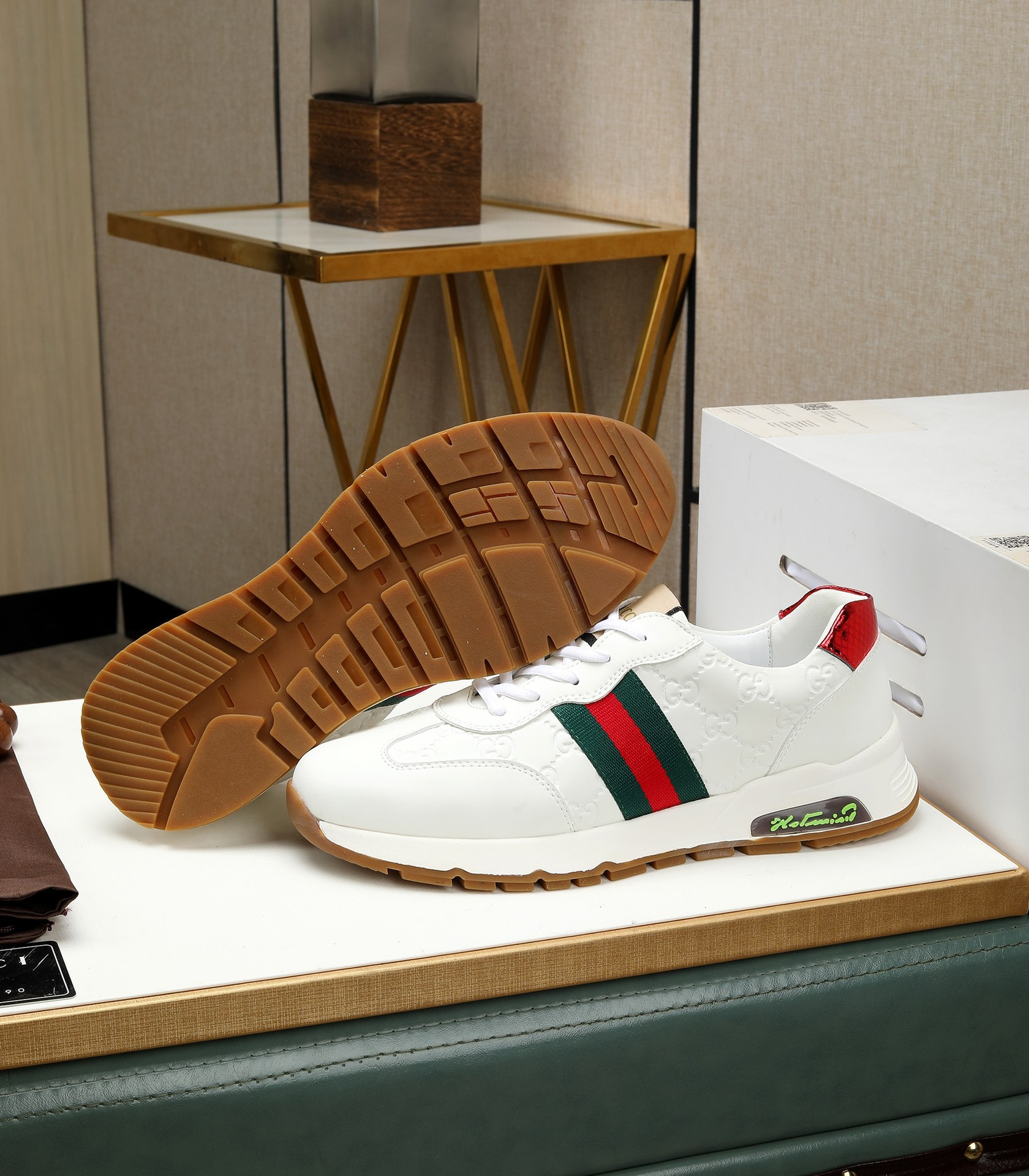 [TOP] GUCCI The Latest Couple's Sneakers - White