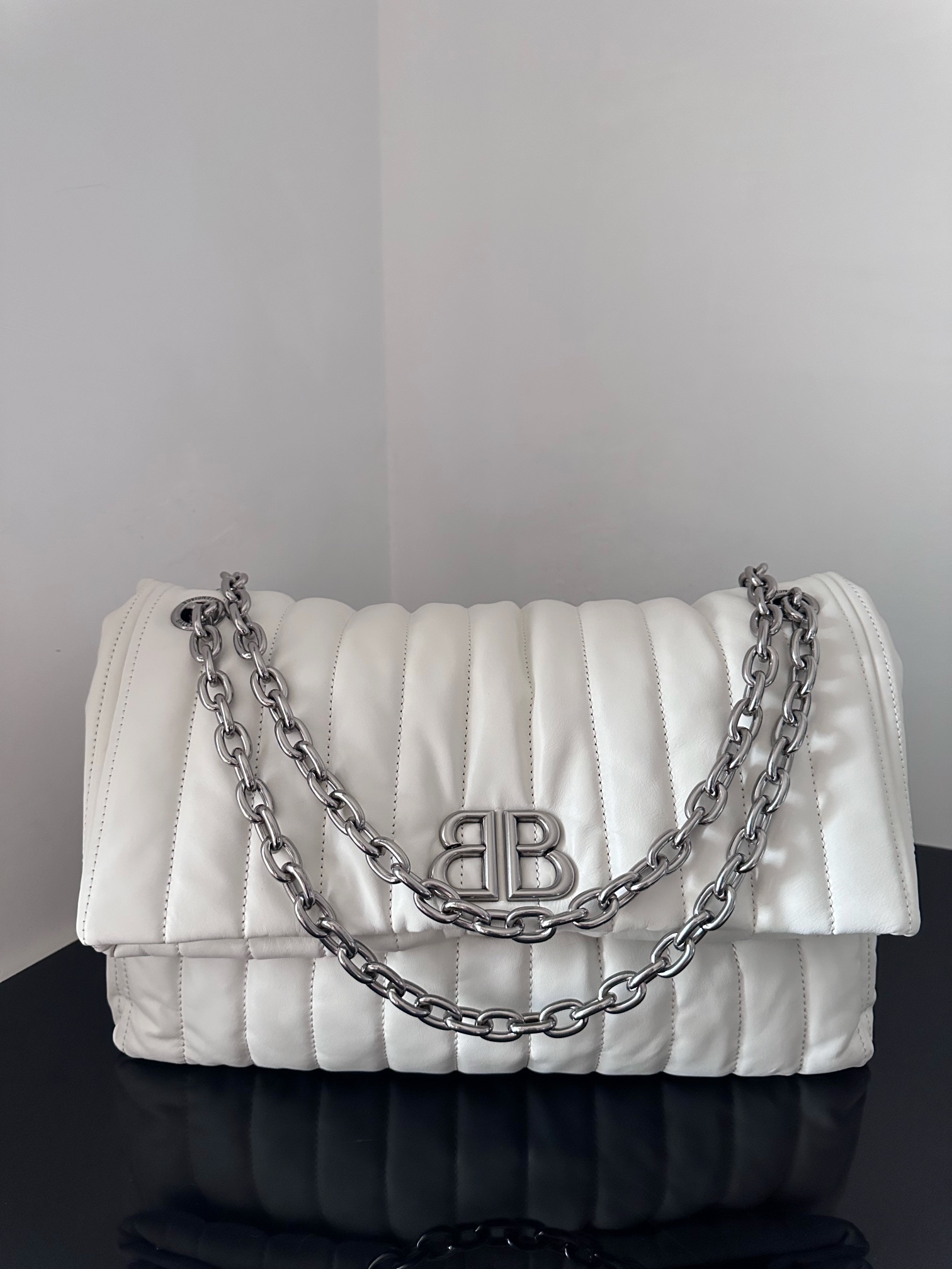 [TOP] BALENCIAGA 𝐌𝐨𝐧𝐚𝐜𝐨 Series Bag 32.5 x 22 x 9.9 cm