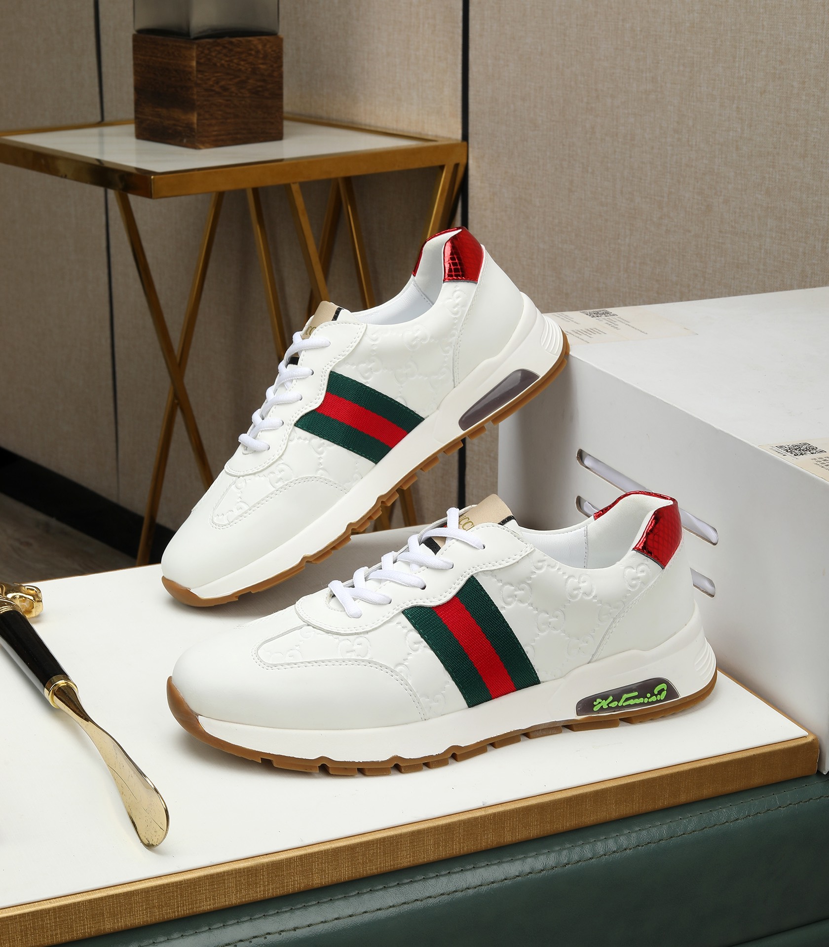 [TOP] GUCCI The Latest Couple's Sneakers - White