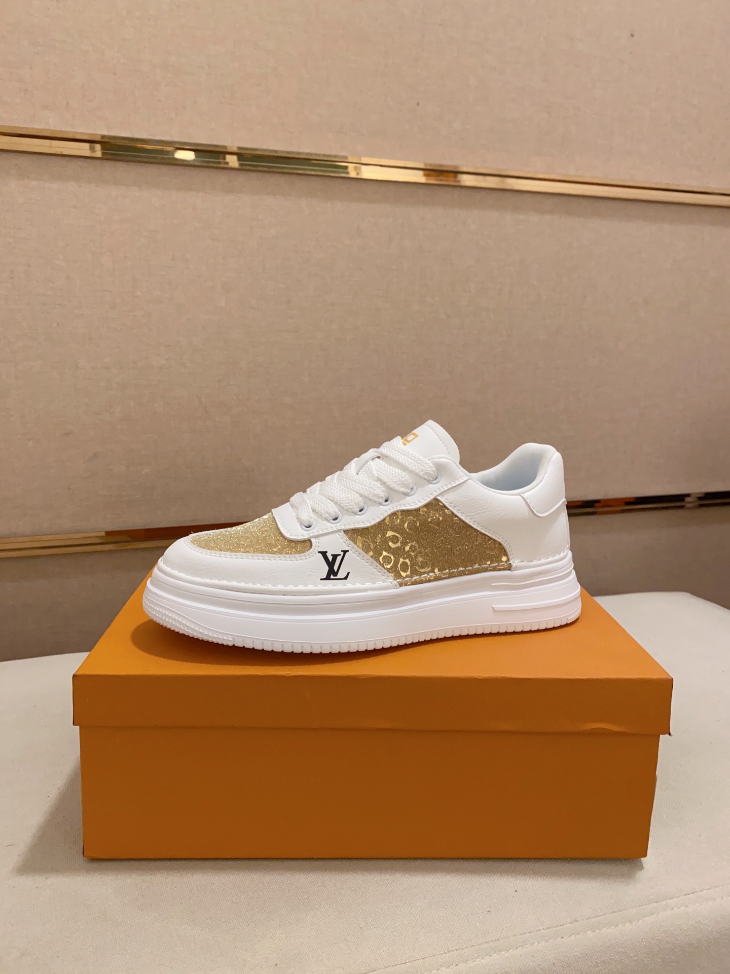 [TOP] Louis Vuitton LV Comfortable And Breathable Casual Shoes - Gold