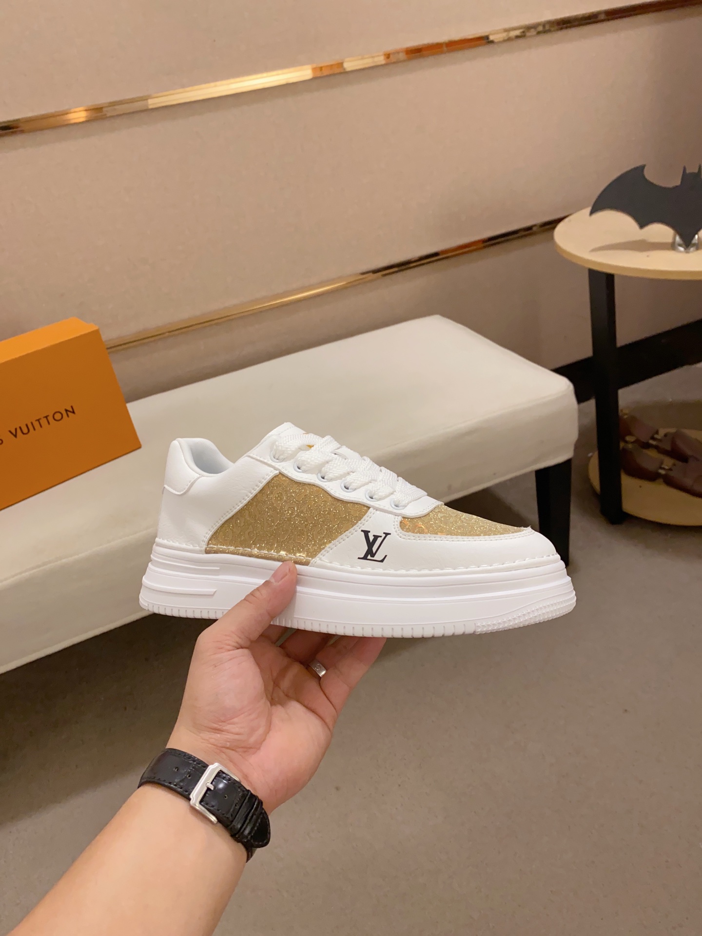 [TOP] Louis Vuitton LV Comfortable And Breathable Casual Shoes - Gold
