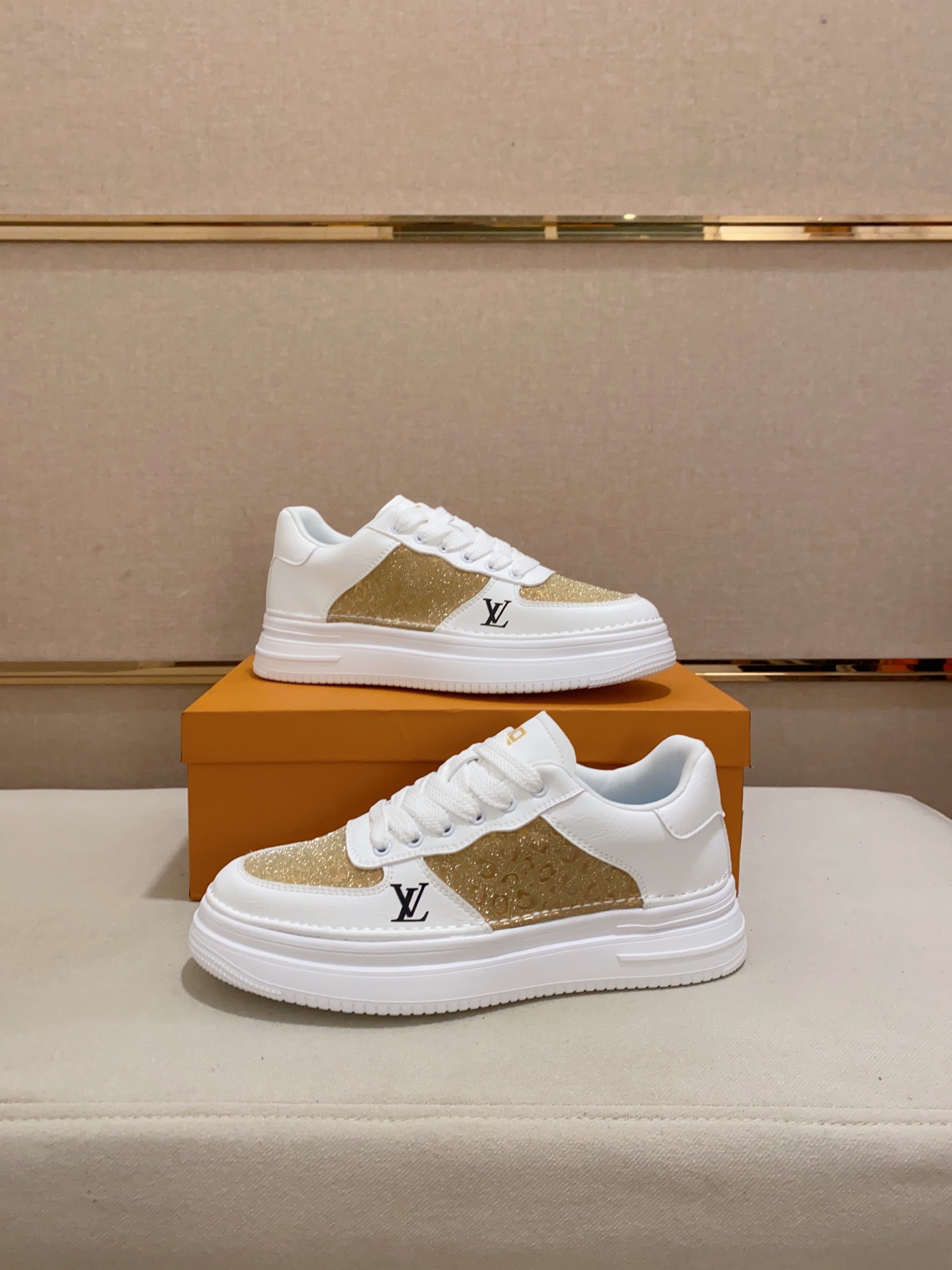 [TOP] Louis Vuitton LV Comfortable And Breathable Casual Shoes - Gold