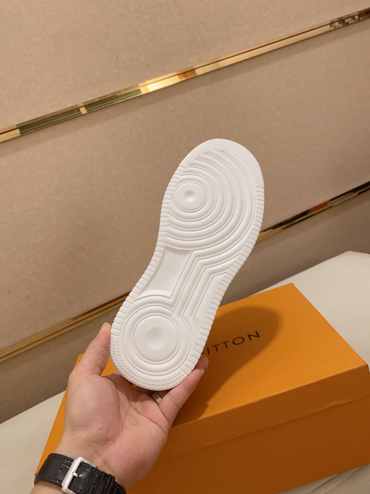 [TOP] Louis Vuitton LV Comfortable And Breathable Casual Shoes - Gold