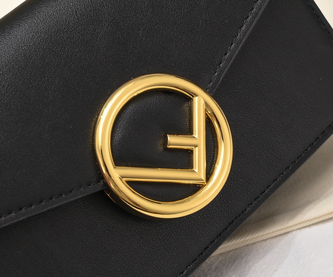 [TOP] FENDI Fend Chain Crossbody Waist Bag - Black