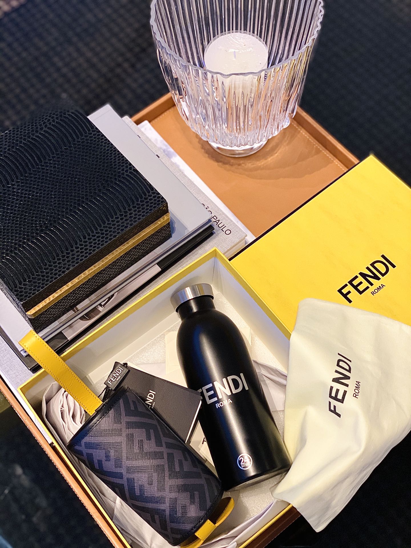 [TOP] FENDI Autumn And Winter New Insulation Kettle