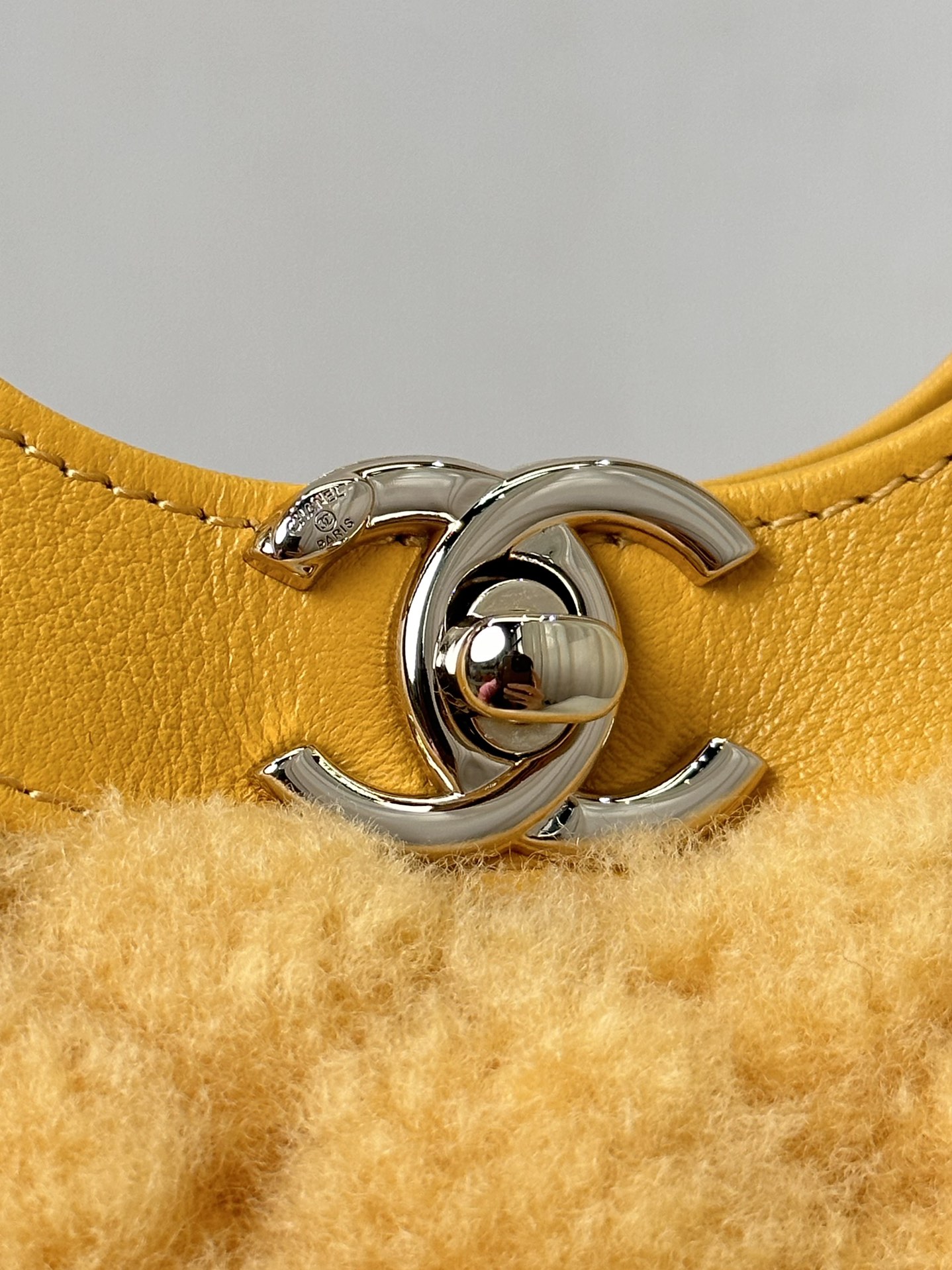 [Tops] CHANEL Mini Plush Style 31Wool Bag 22x23x5.5 cm - Yellow