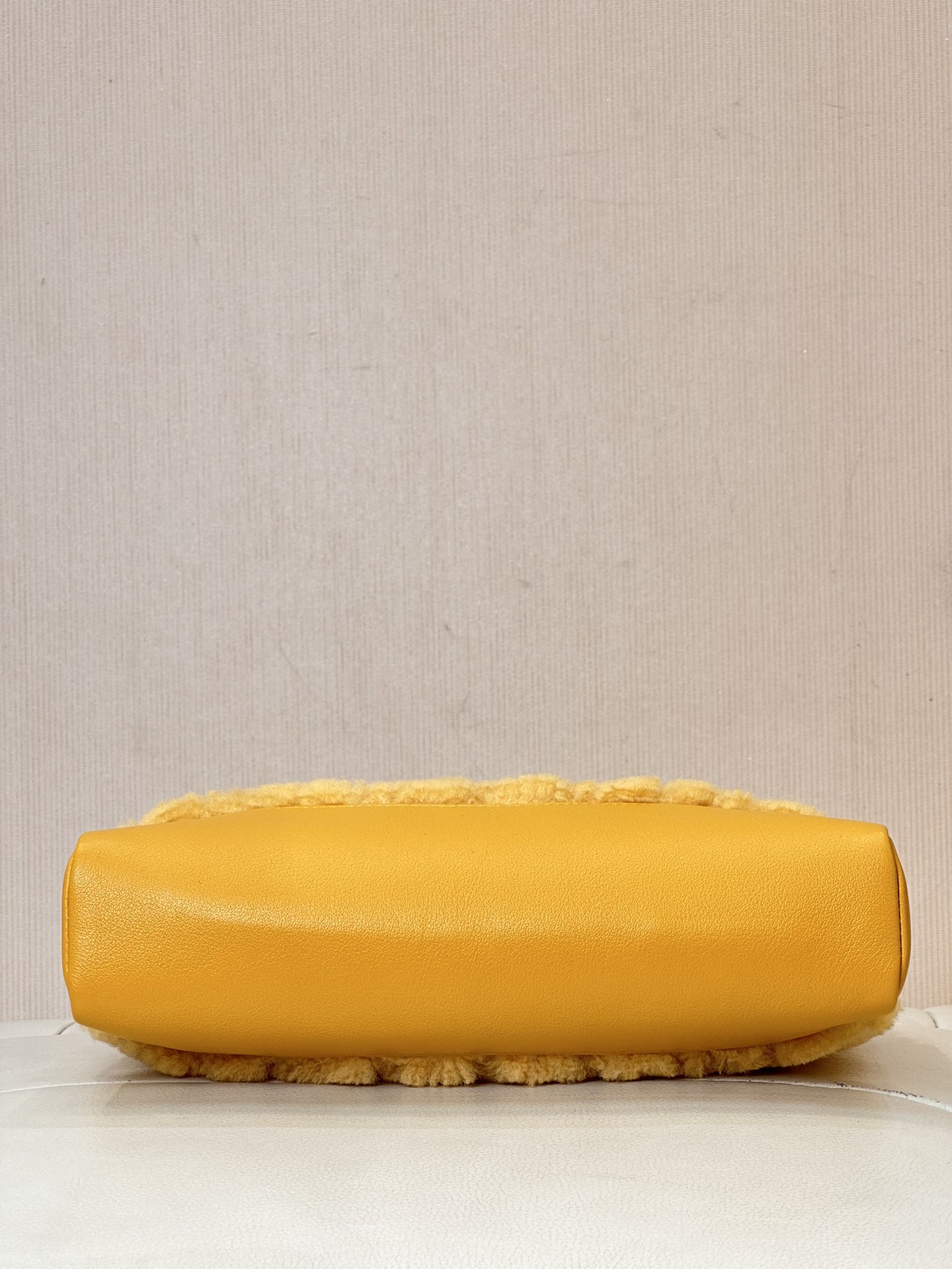 [Tops] CHANEL Mini Plush Style 31Wool Bag 22x23x5.5 cm - Yellow