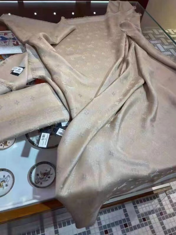 [TOP] Louis Vuitton LV Square Scarf 140 x 140  cm