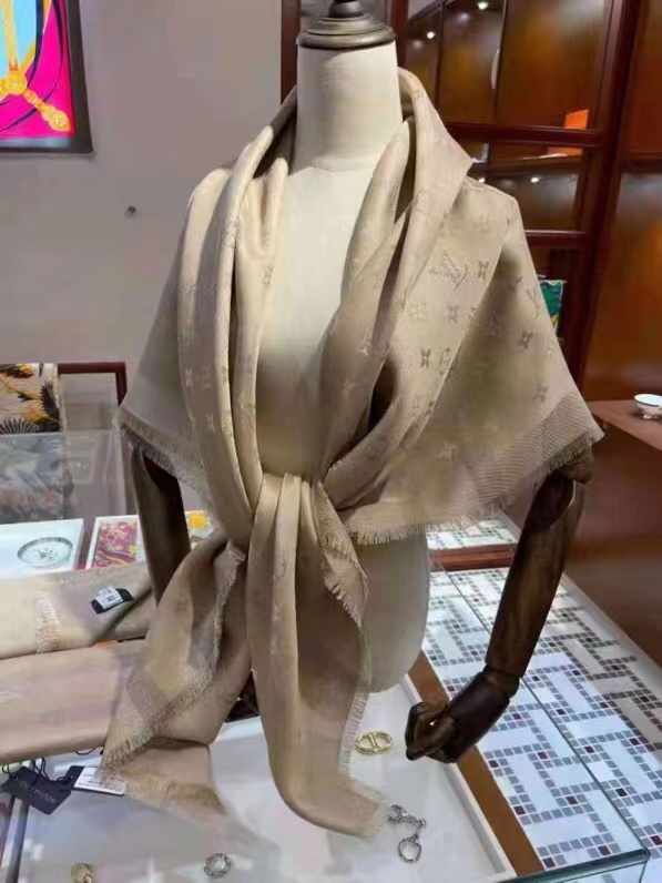 [TOP] Louis Vuitton LV Square Scarf 140 x 140  cm