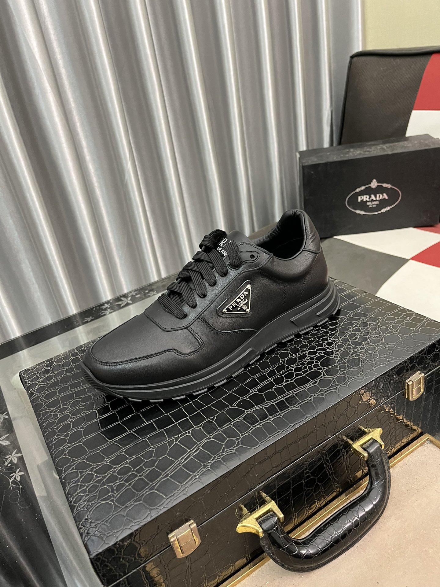 [TOP] PRADA Men's Sports Shoes - Black