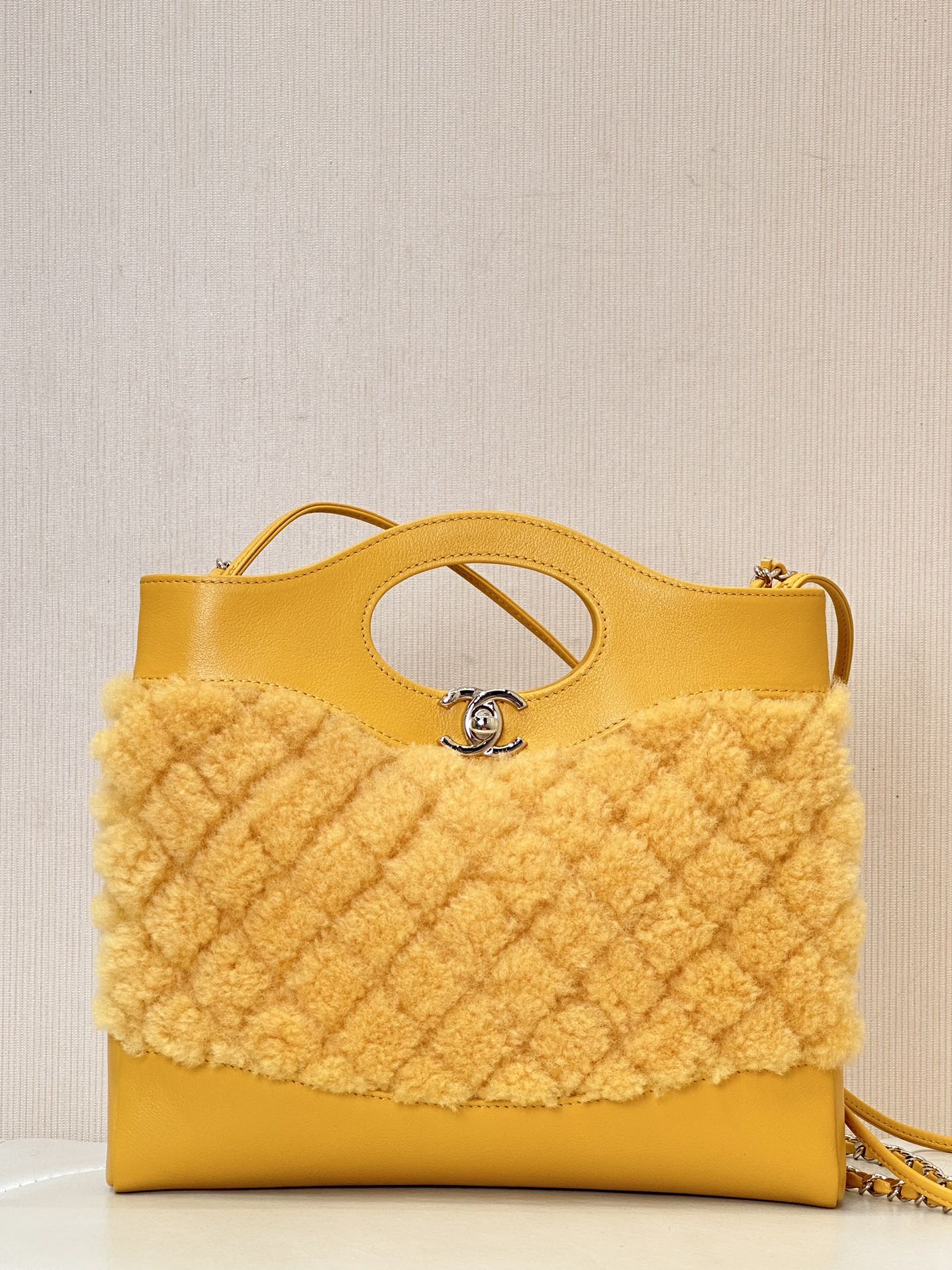 [Tops] CHANEL Mini Plush Style 31Wool Bag 22x23x5.5 cm - Yellow