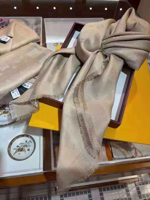 [TOP] Louis Vuitton LV Square Scarf 140 x 140  cm
