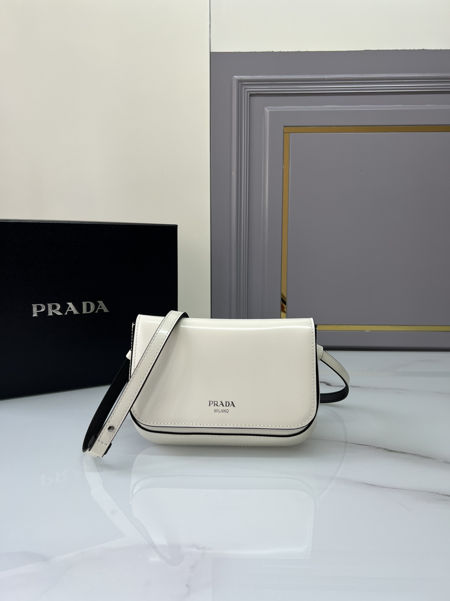 [TOP] PRADA Bright - Faced Leather Crossbody Bag 18x12.5x2.5cm - 3 Colors