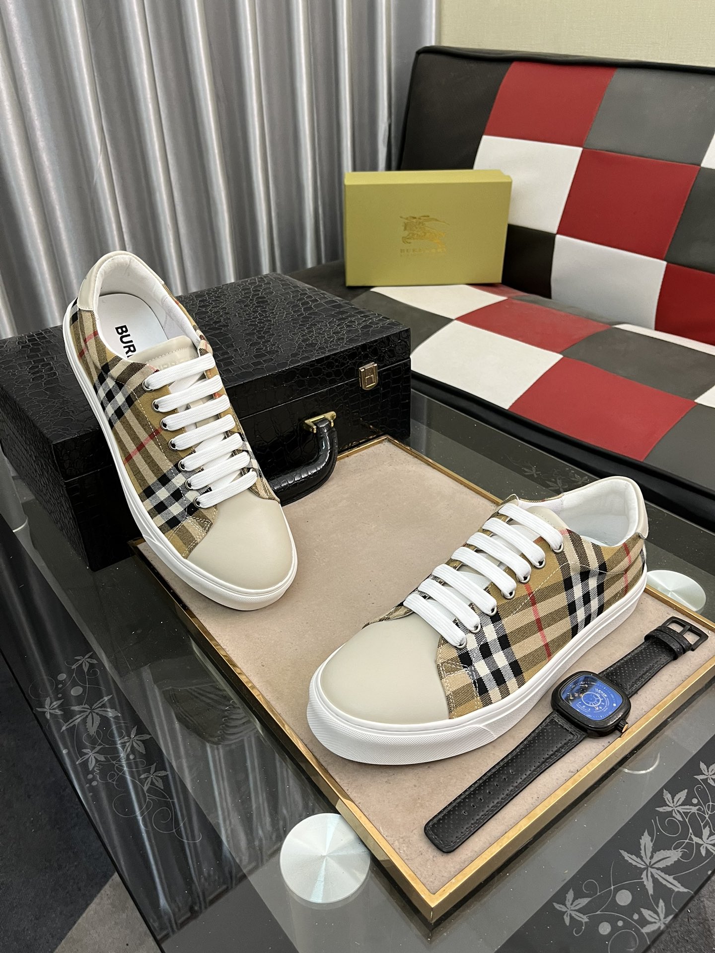 [TOP] BURBERRY Versatile Casual Shoes