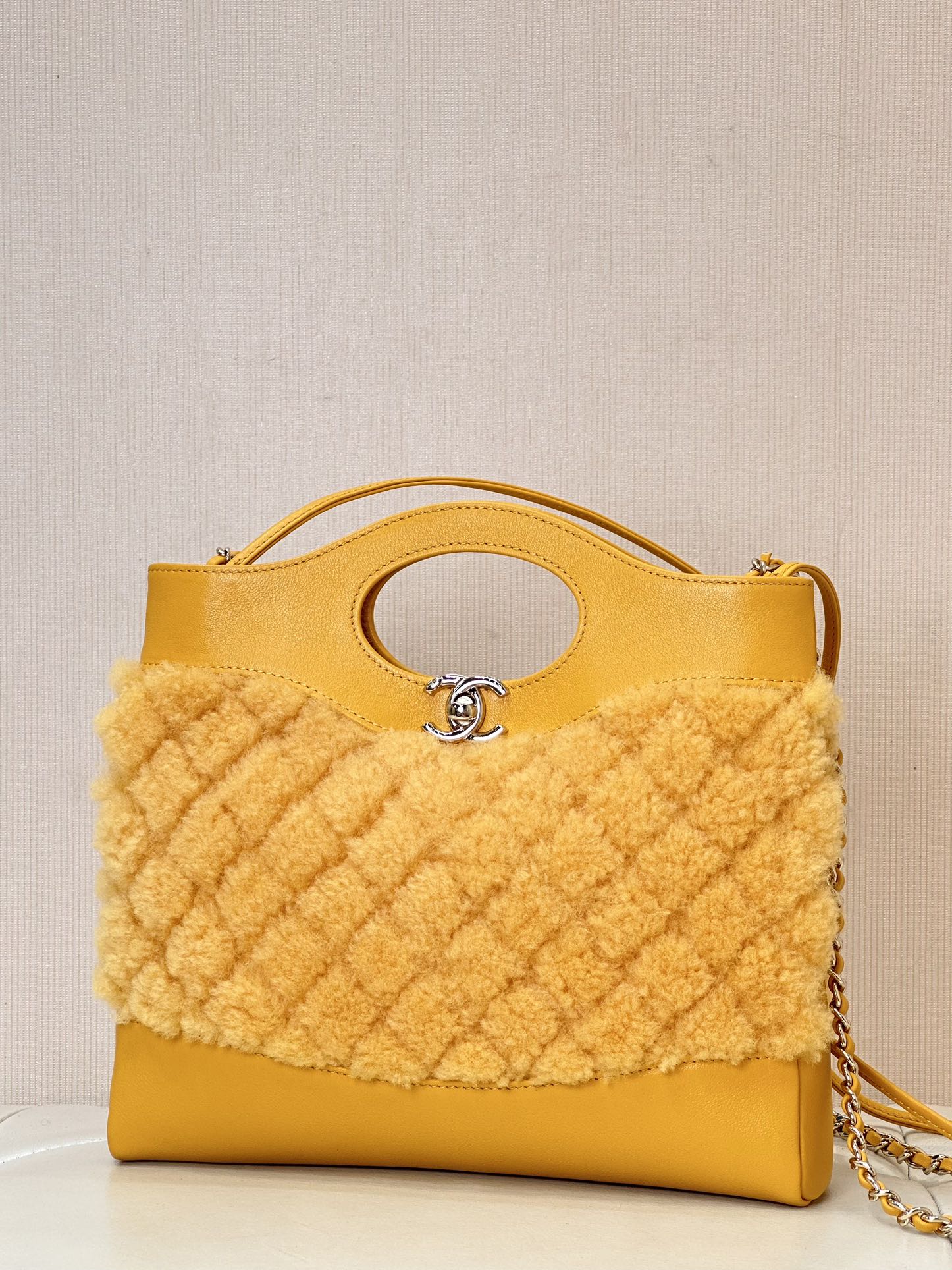 [Tops] CHANEL Mini Plush Style 31Wool Bag 22x23x5.5 cm - Yellow