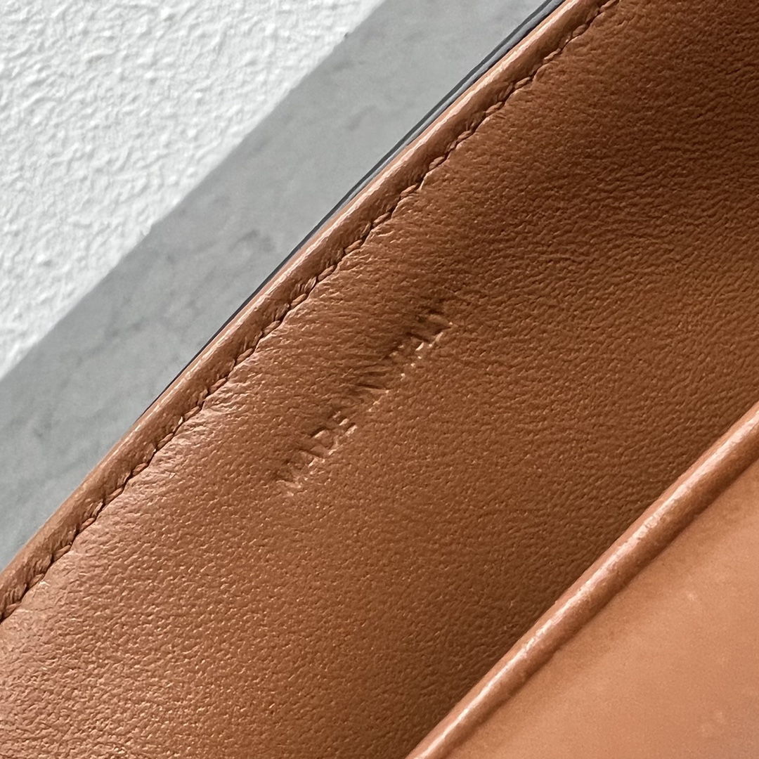 [TOP] CELINE Skin Buckle Chain Underarm Bag 21×13×5CM