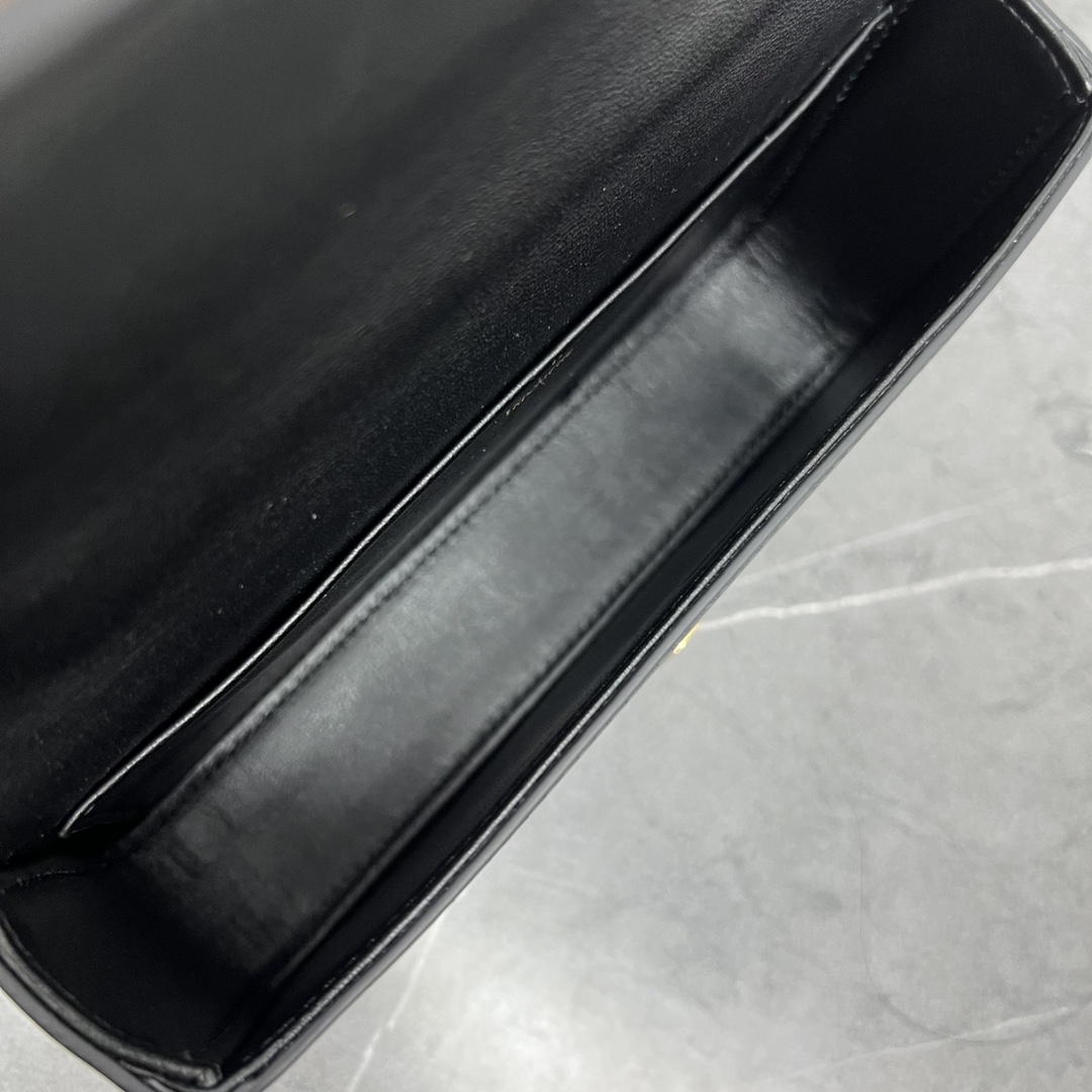 [TOP] CELINE Skin Buckle Chain Underarm Bag 21×13×5CM - Black