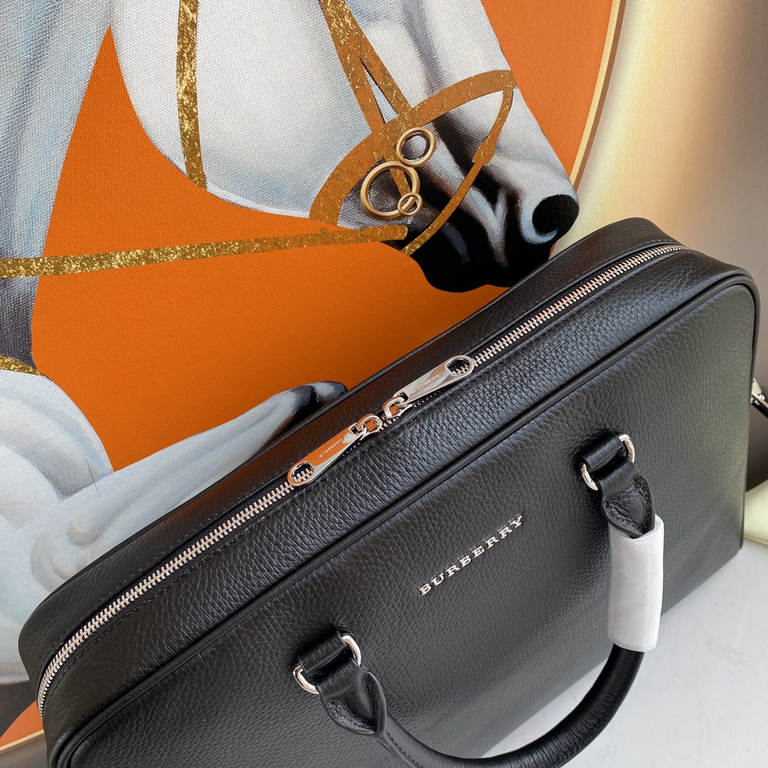 [TOP] BURBERRY London Leather Men's Briefcase 37×27×7cm