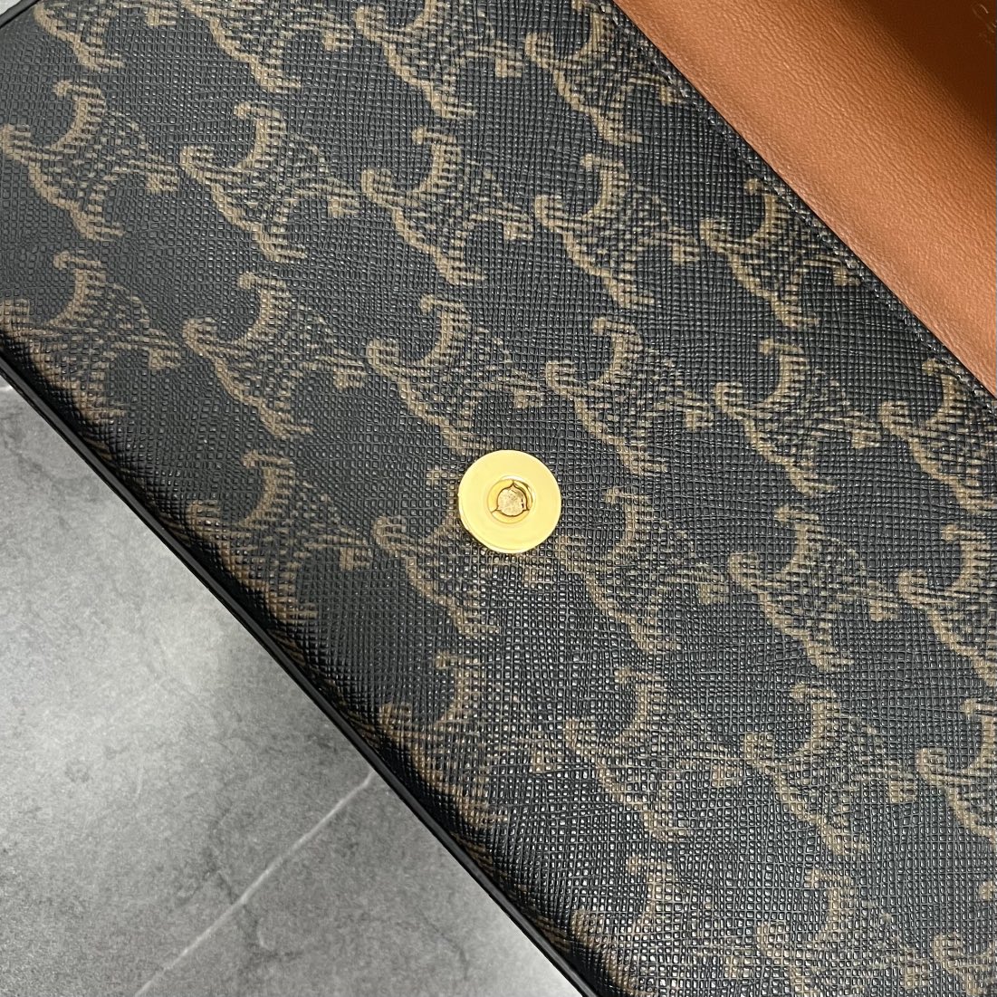 [TOP] CELINE Skin Buckle Chain Underarm Bag 21×13×5CM