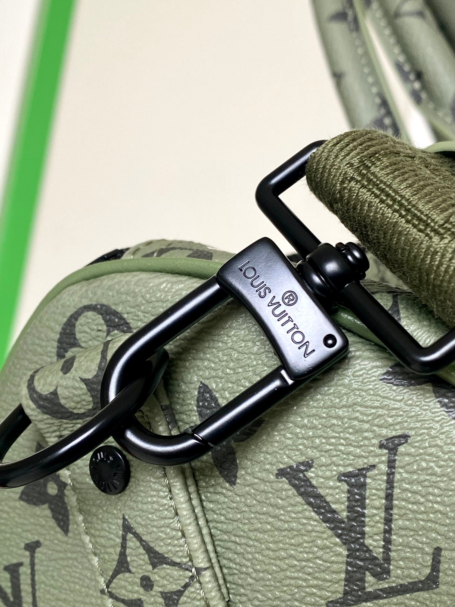 [TOP] Louis Vuitton LV Loui$ Vu!tt Monogram Tones Keepall Bandoulière 45 Travel Bag-Green