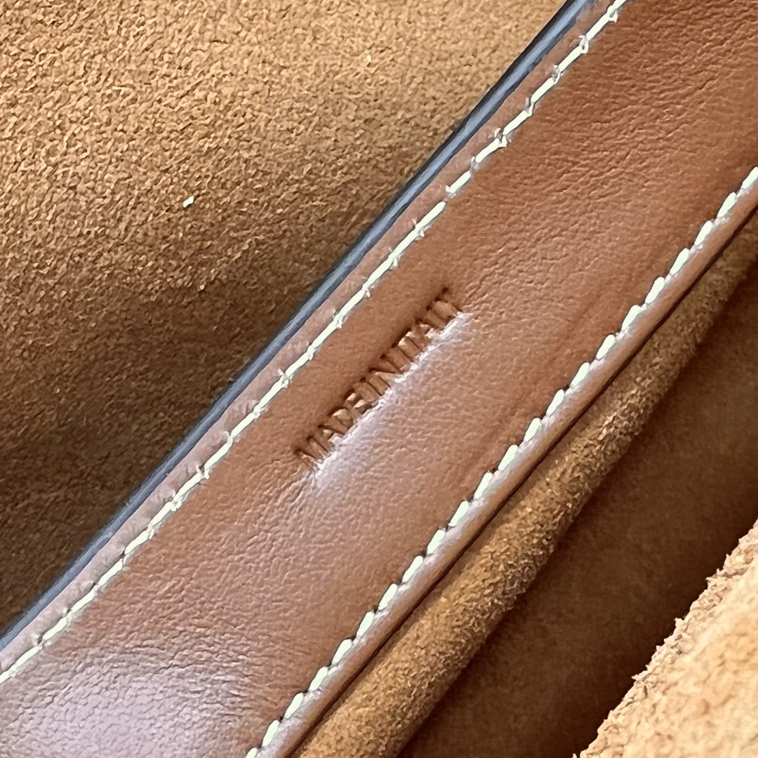 [TOP] CELINE Full Cowhide, Rotating Lock Crossbody Bag 23×15×9CM - Brown