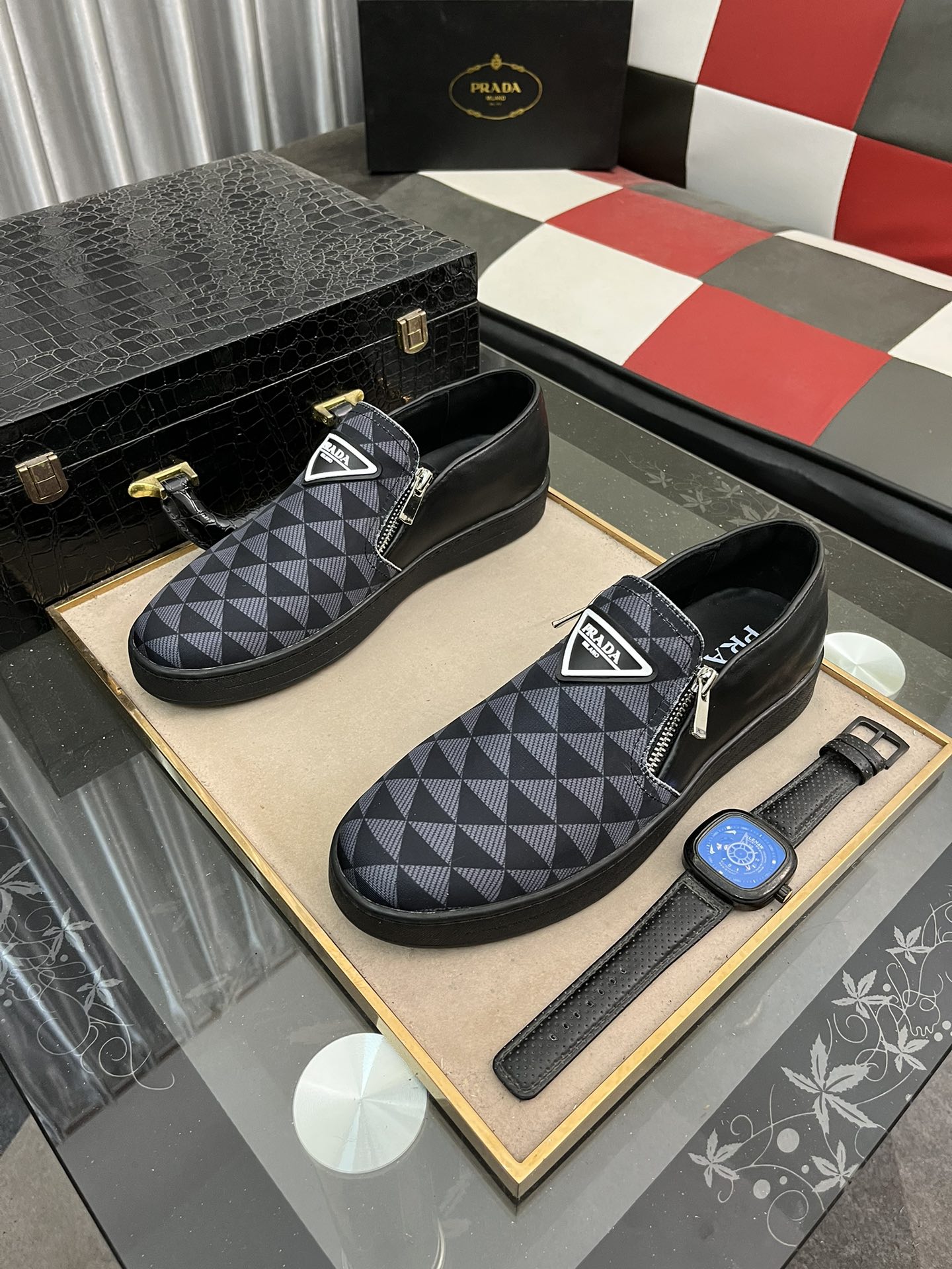 [TOP] PRADA Men's Leather Casual Shoes - 2 Colors