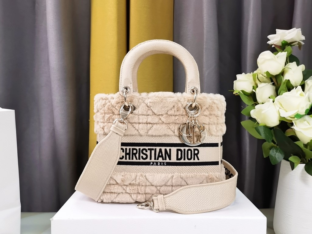 [Top] Christian Dior Lady Di.or ♥️Embroidered Lady D-Lite Handbag 24*20*11 cm - 2 Colors