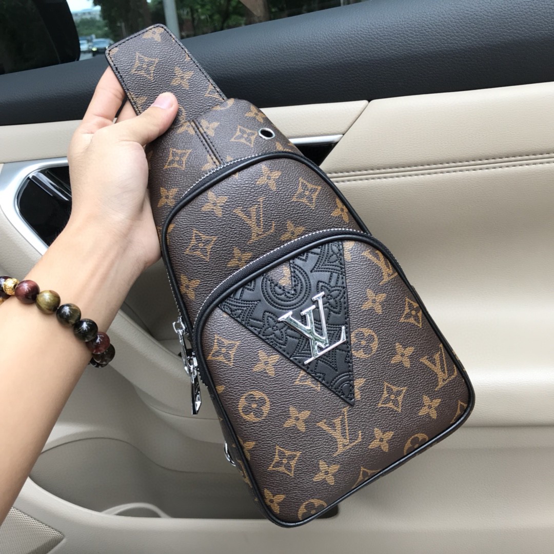 [TOP] LV Men's Leather Chest Bag