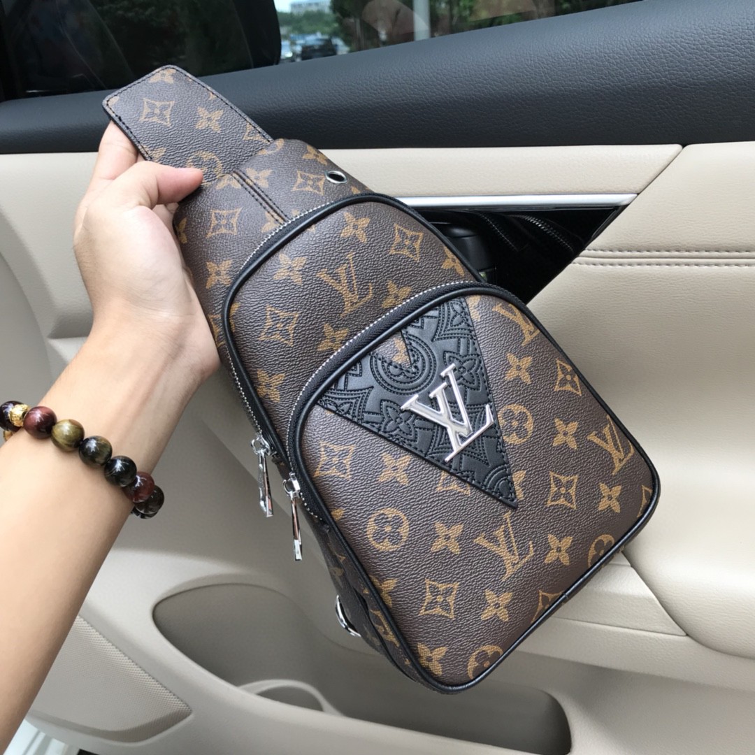 [TOP] LV Men's Leather Chest Bag