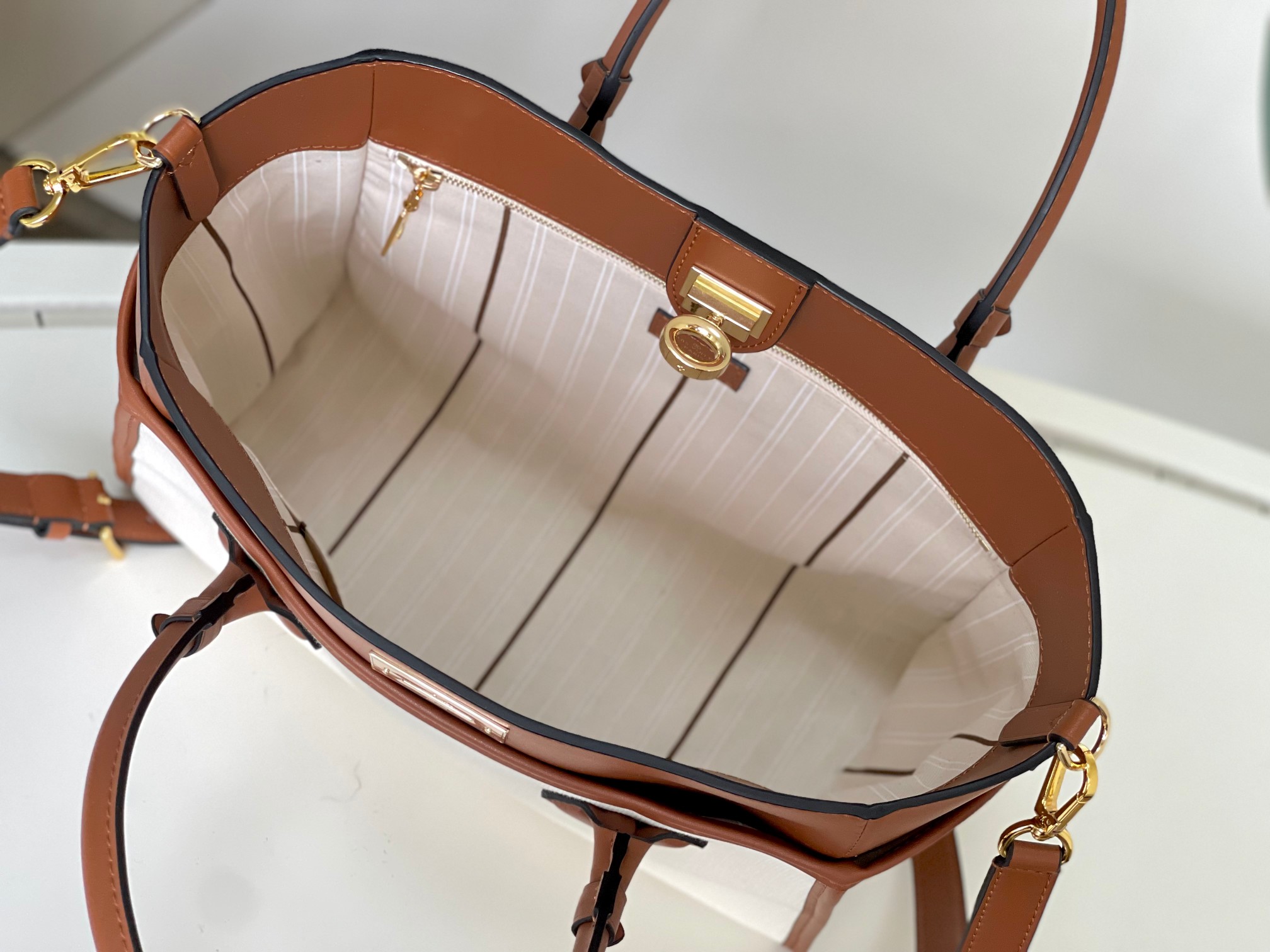 [TOP] Louis Vuitton LV On My Side PM Textile Canvas Tote Bag 30.5 x 24.5 x 14 cm- Brown