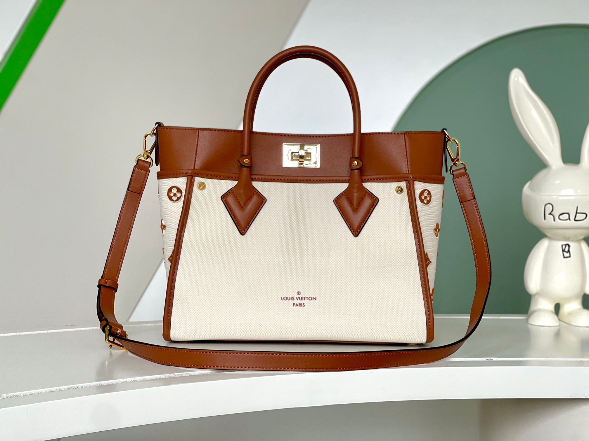 [TOP] Louis Vuitton LV On My Side PM Textile Canvas Tote Bag 30.5 x 24.5 x 14 cm- Brown