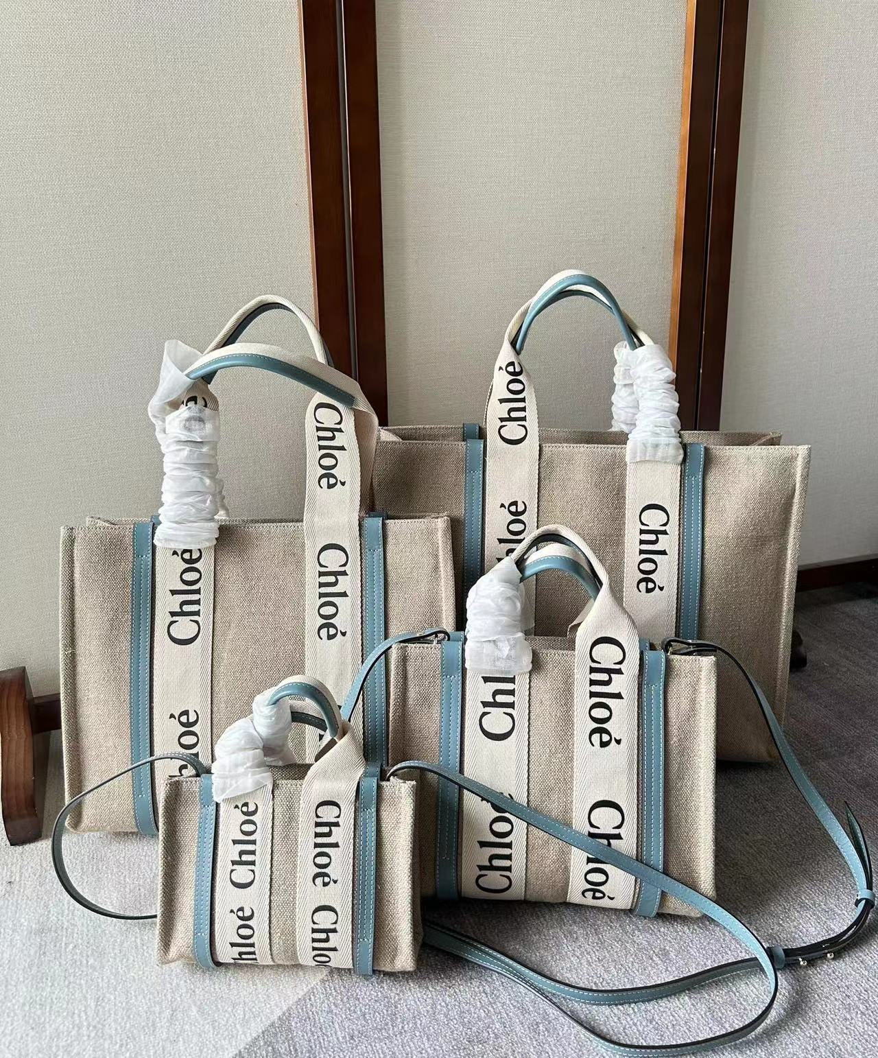 [TOP] Chloe Woody Small Tote - Cream and Blue