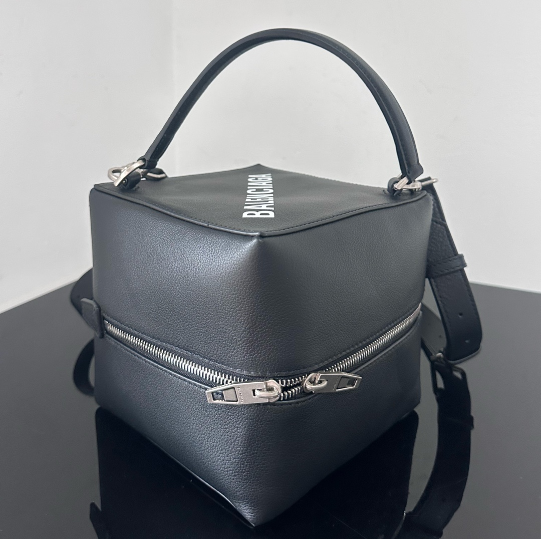 [TOP] BALENCIAGA Square Box Dice Bag 16 x 16 x 16 cm - Black