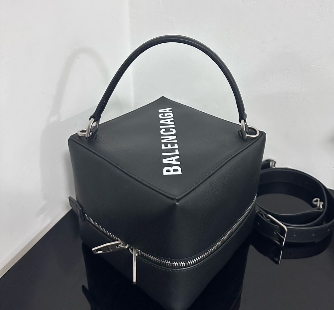 [TOP] BALENCIAGA Square Box Dice Bag 16 x 16 x 16 cm - Black