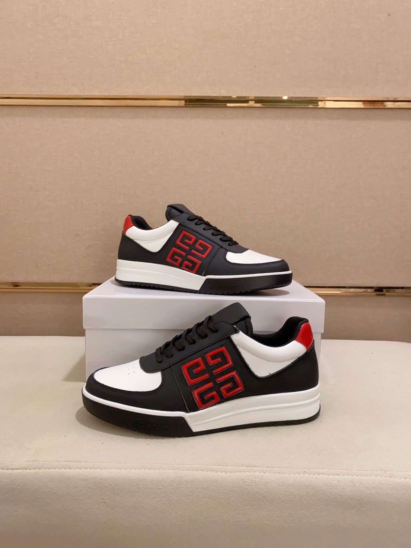 [TOP] GIVENCHY Comfortable Casual Shoes - 6 Colors