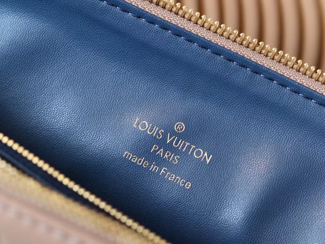 [TOP] Louis Vuitton LV  Coussin 34x24x12 cm - Taupe Lamb