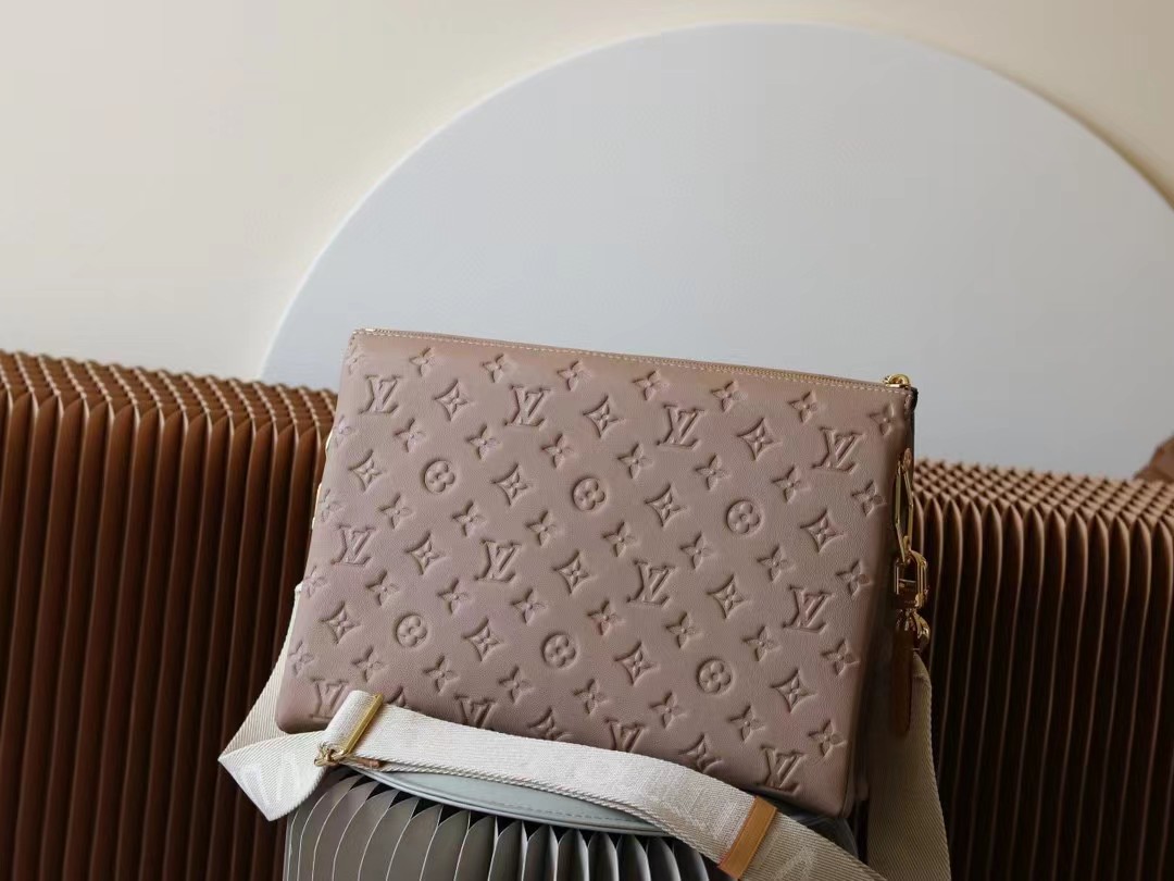 [TOP] Louis Vuitton LV  Coussin 34x24x12 cm - Taupe Lamb