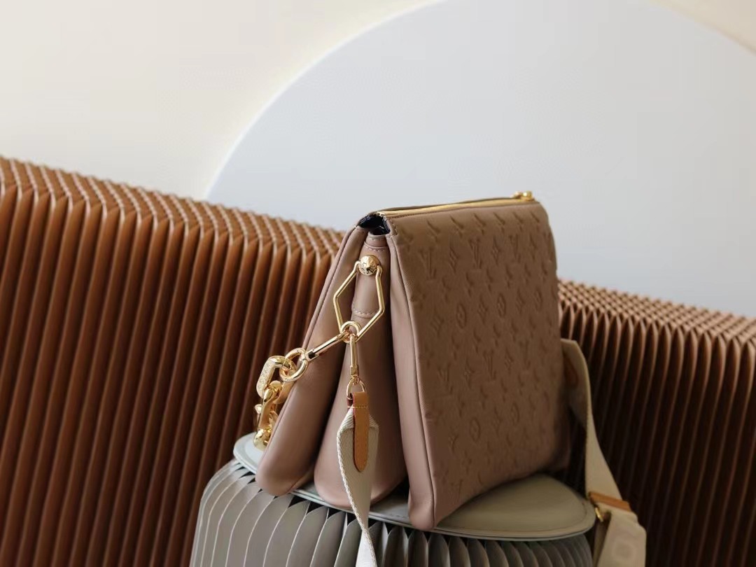 [TOP] Louis Vuitton LV  Coussin 34x24x12 cm - Taupe Lamb