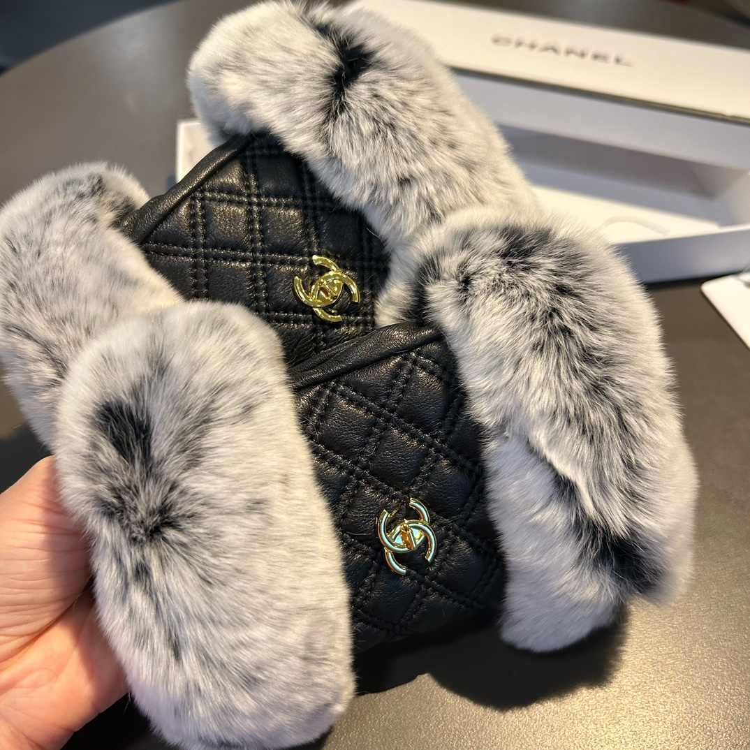 [TOP] CHANEL   Autumn And Winter Short Lazy Rabbit Fur Gloves