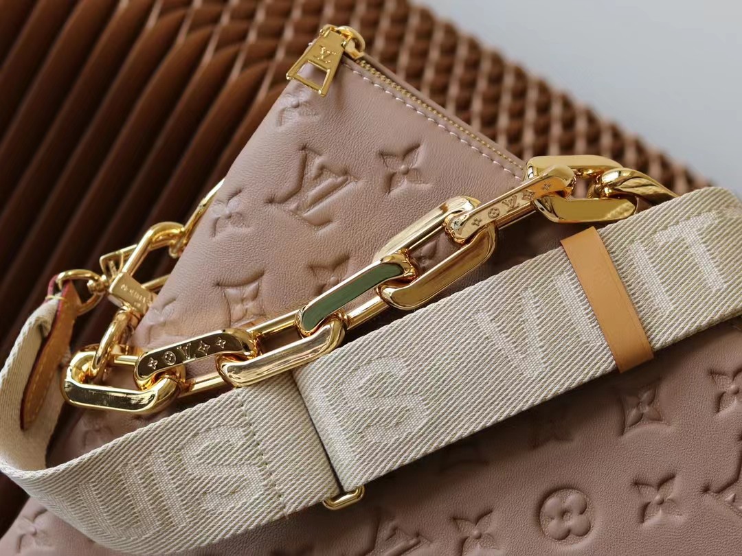 [TOP] Louis Vuitton LV  Coussin 34x24x12 cm - Taupe Lamb