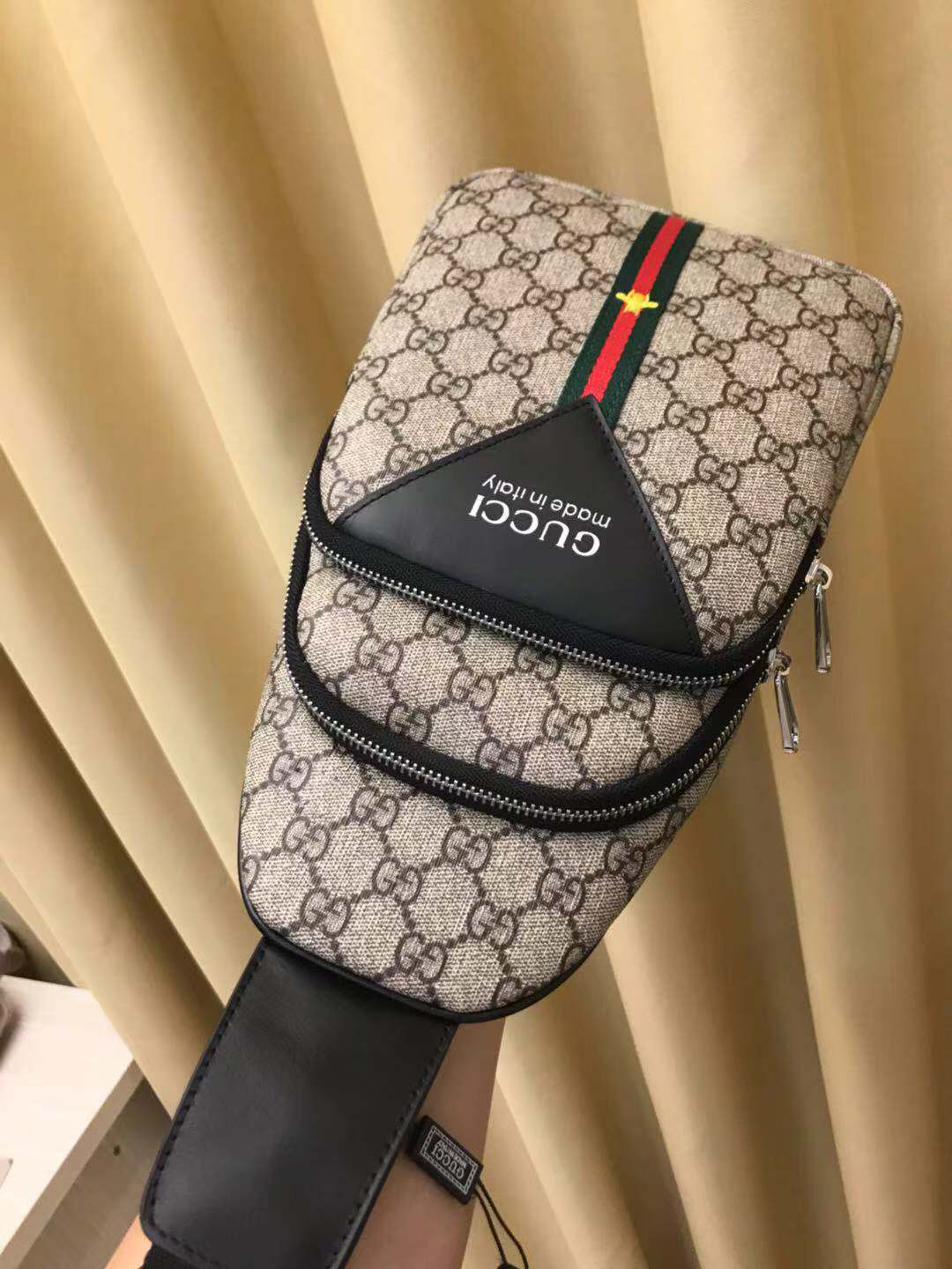 [TOP] GUCCI Chest Bag