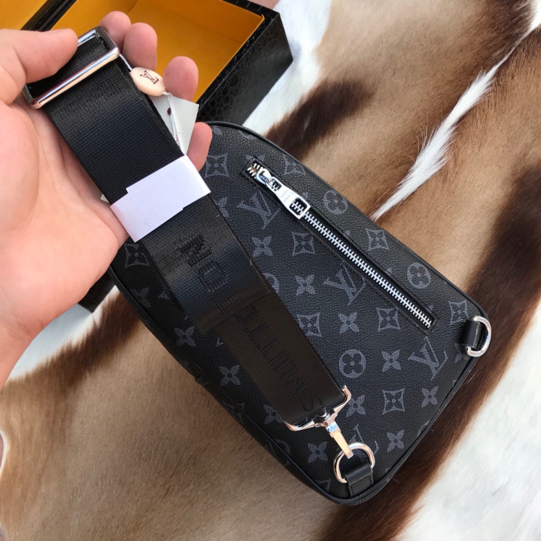 [TOP] Louis Vuitton LV New V-Chest  Bag - Black