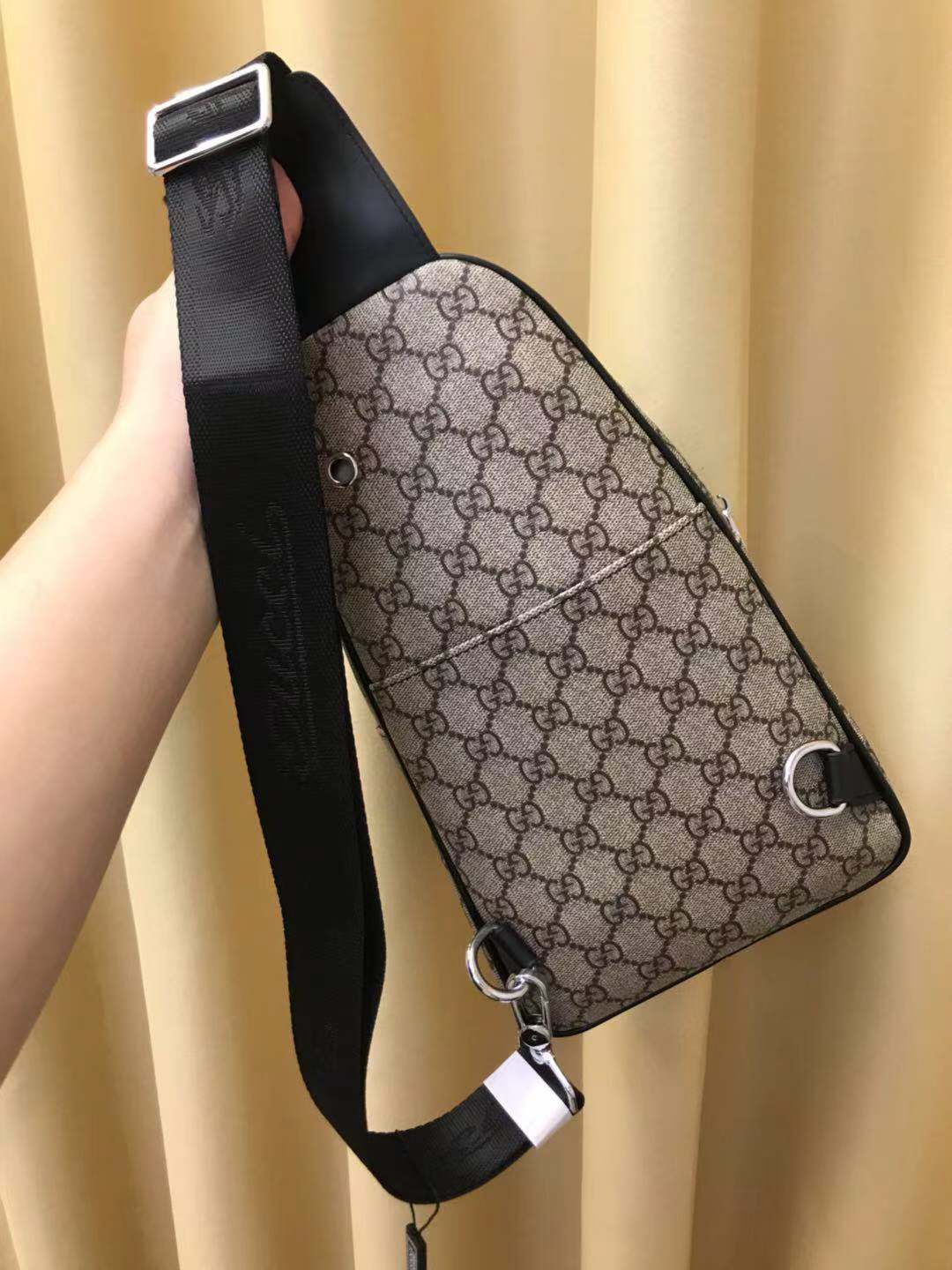 [TOP] GUCCI Chest Bag