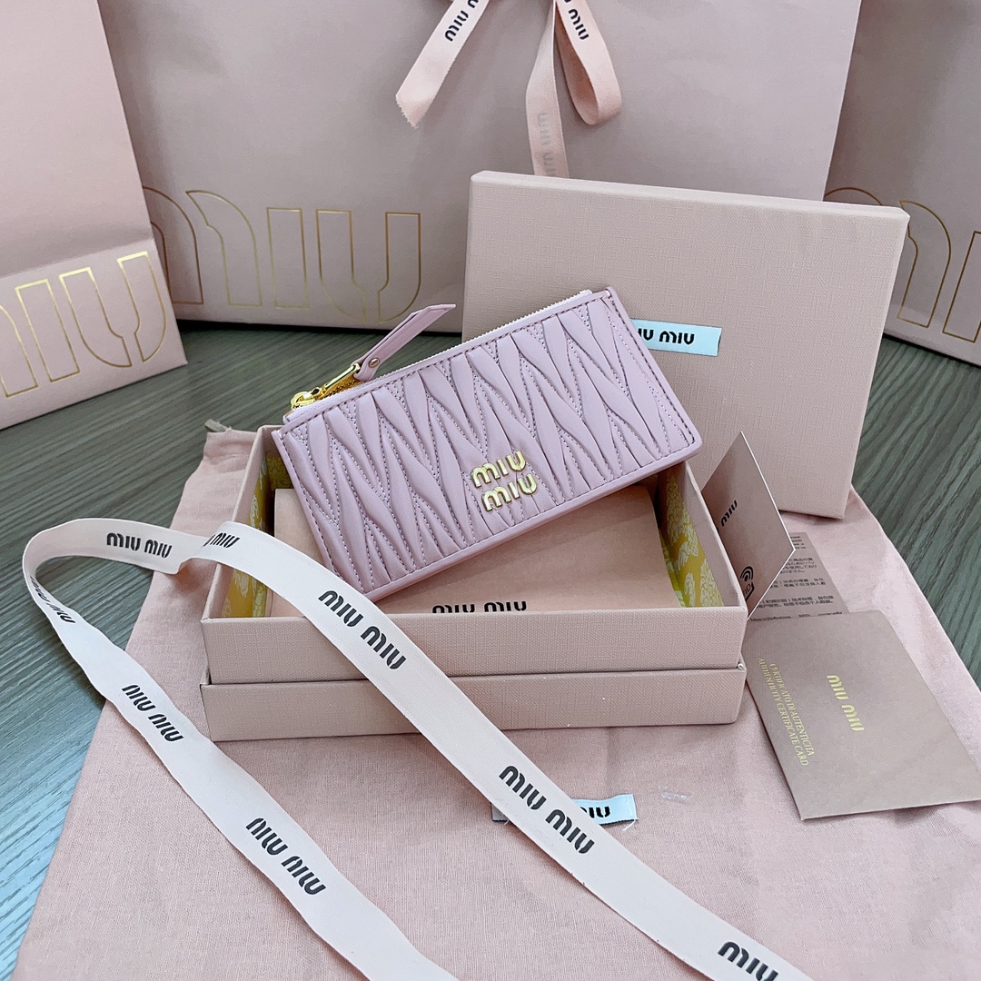 [TOP] Miu Miu Matelasse Pattern Pocket Wallet 8 x 15 cm - 5 Color